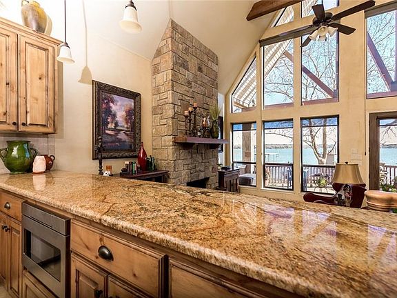 5th image of 708 W Lake Dr