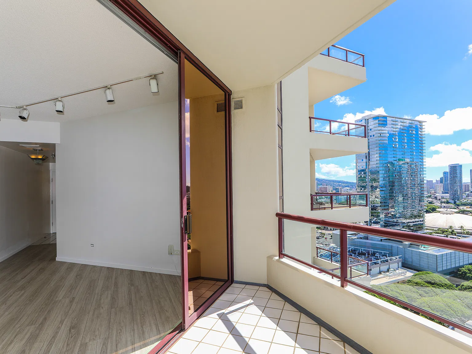 725 Kapiolani Blvd — Photo 4