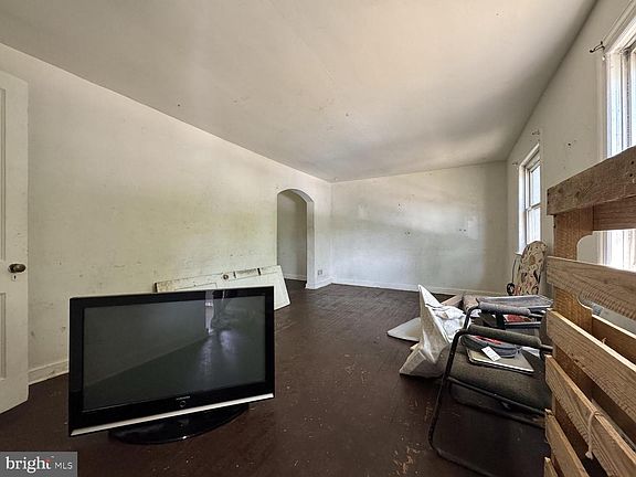 4th image of 2507 Carter St