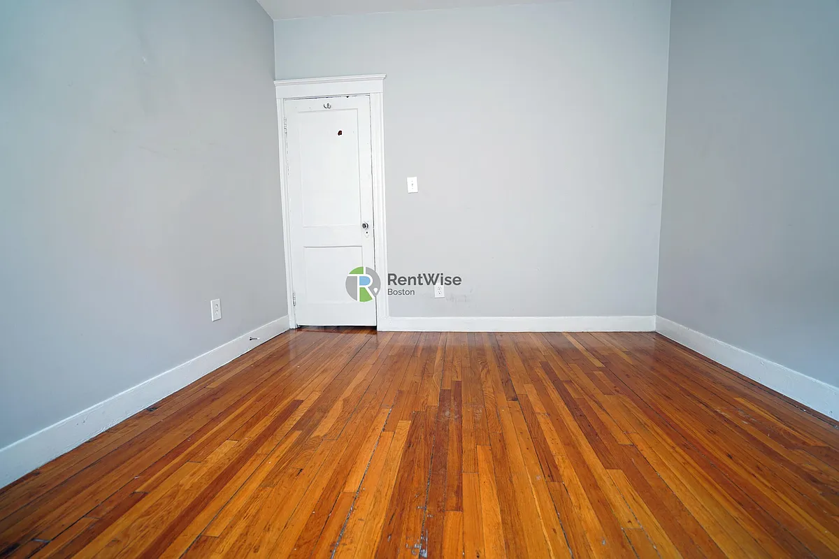 Building Photo - 168 Kelton St #9