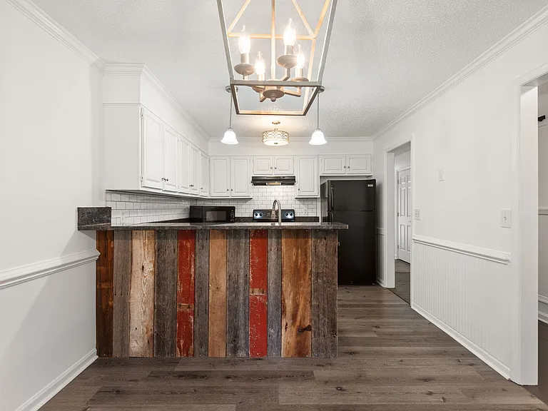 5018 Marigold Way — Photo 2