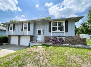 300 SW Redwood Dr, Blue Springs, MO 64014