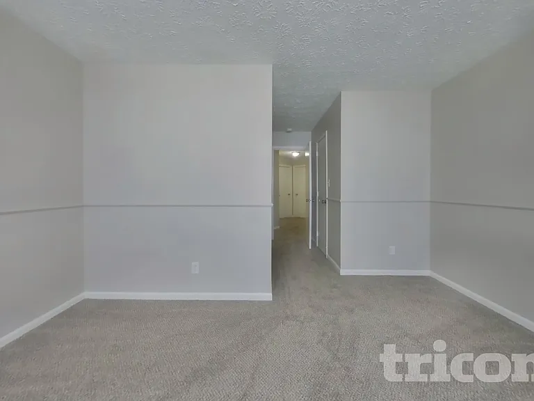 4468 Connaught East Dr — Photo 8