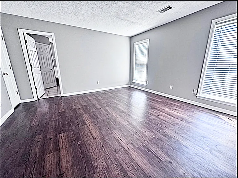 2312 Manchester Dr — Photo 12
