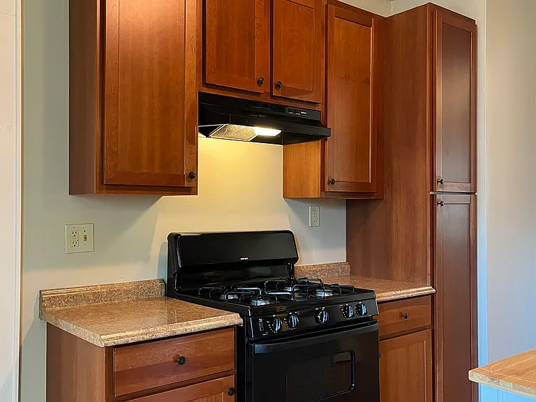 1211 E Saveland Ave #LOWER — Photo 9