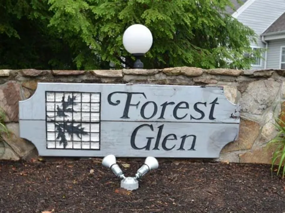 15 Forest Glen Cir #16