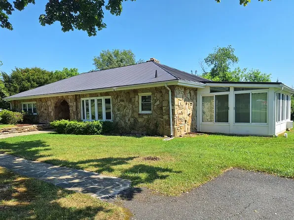 6825 Runkles Rd, Mount Airy, MD 21771
