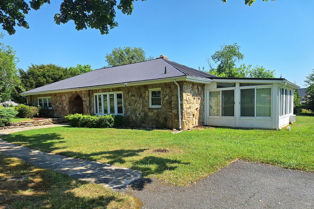6825 Runkles Rd - Property Image