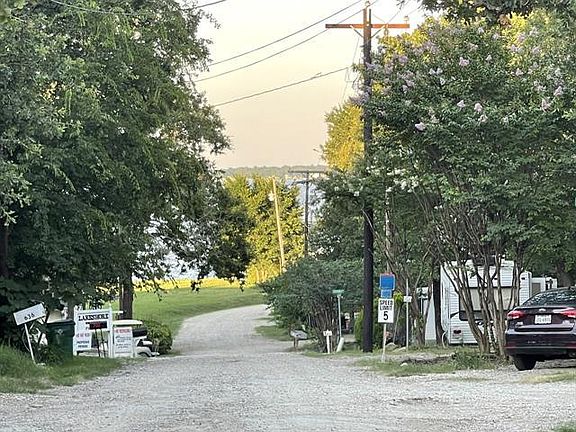 5th image of 624 Lakeshore Dr