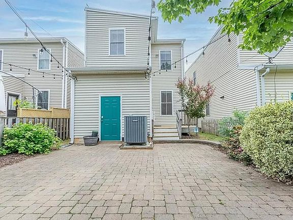 5th image of 1003 Catherine St