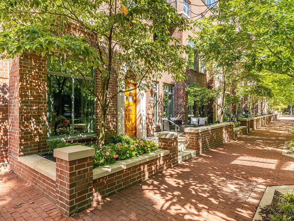 1st image of 251 Burnham Sq