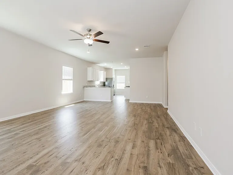 16430 Honeysuckle Hill Dr — Photo 4