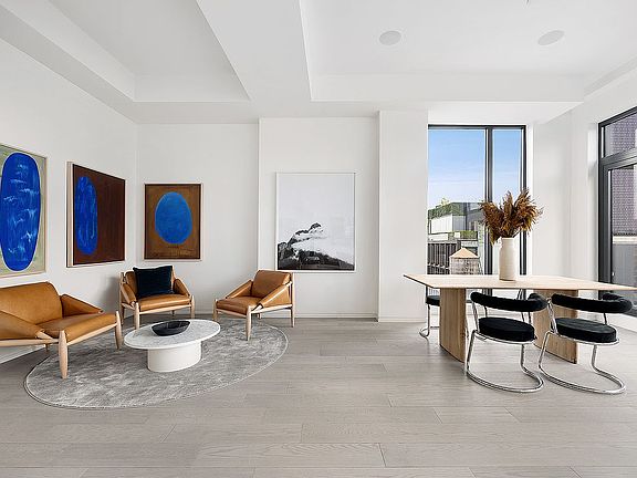 3rd image of 22 Bond St Unit Phb