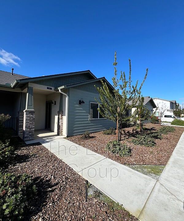 1st image of 510 S Summit St #102