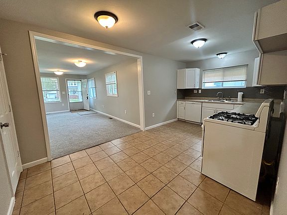 3rd image of 30735 Beechwood St