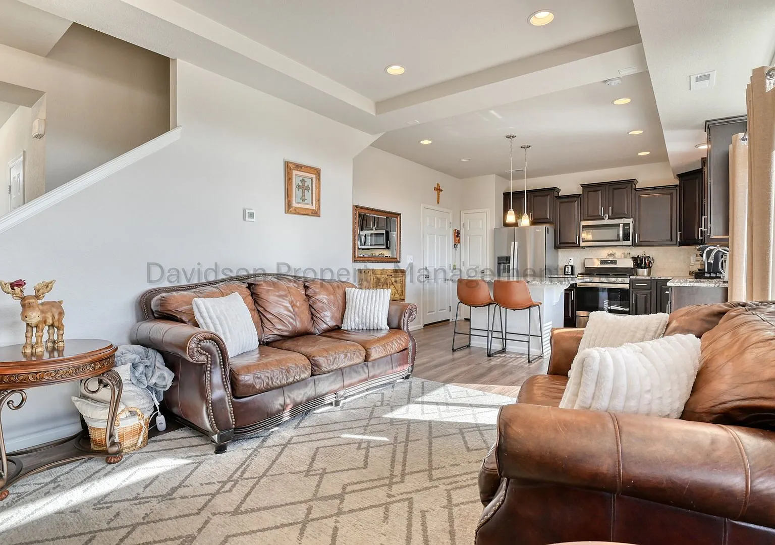 Inviting 3 Bedroom Carriage House in Banning Lewis Ranch — Photo 3