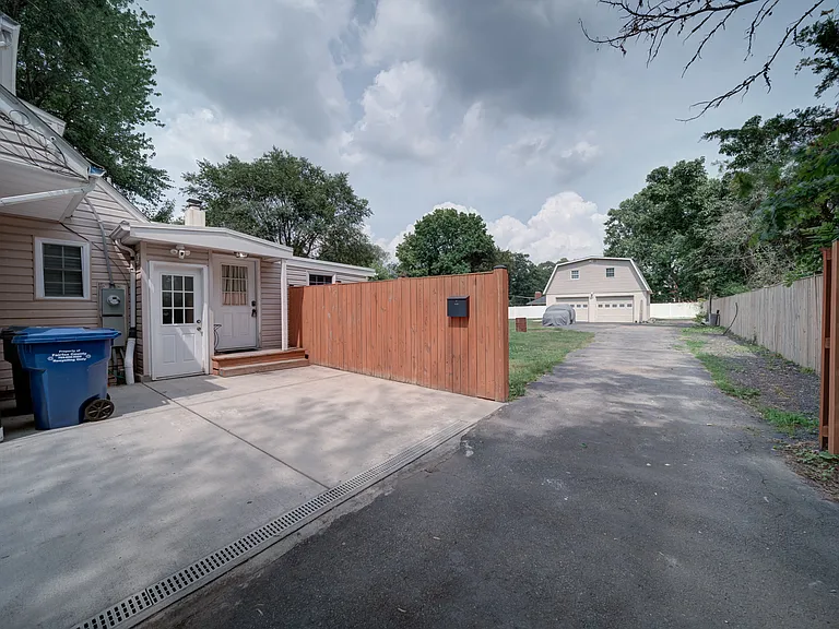 6625 Harrison Ln — Photo 35