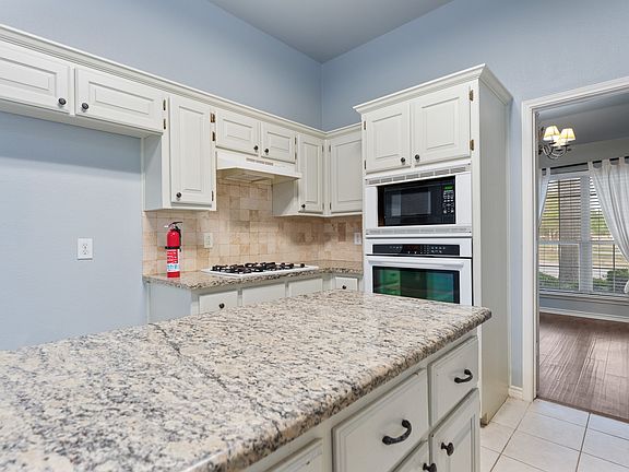 4th image of 525 Mustang Ridge Dr