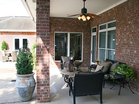 Nice, covered back porch