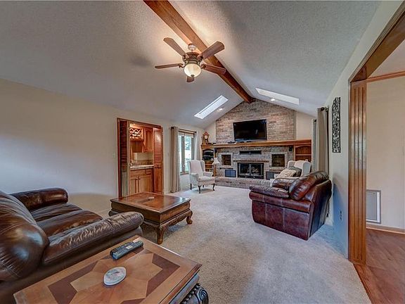 4th image of 18112 Cliff Dr