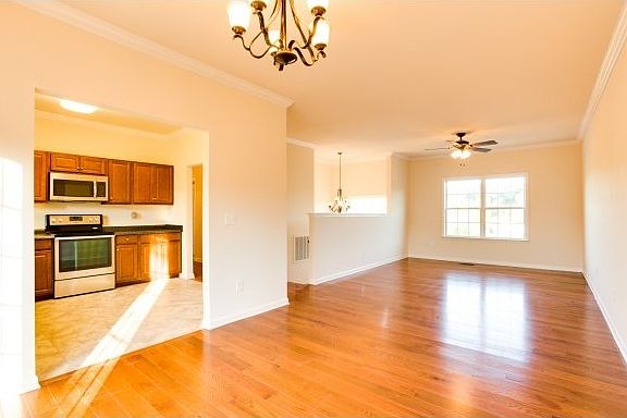 3rd image of 640 Saint Andrews Dr