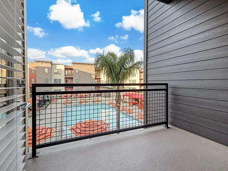 La Vida 55+ Luxury Living — Photo 11