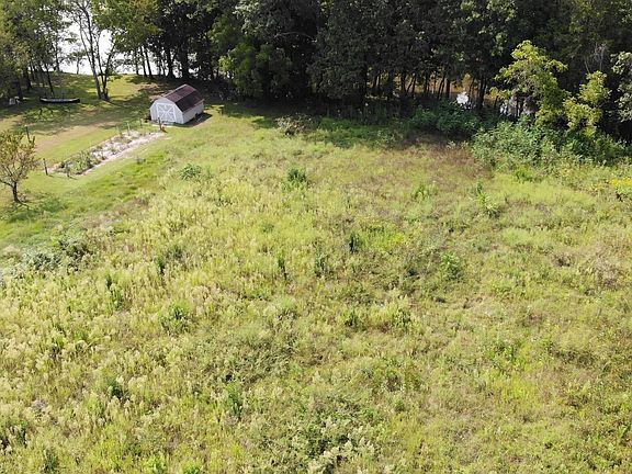 4th image of 1052 Emerald Valley Dr