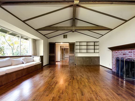 3rd image of 2050 Huntington Dr