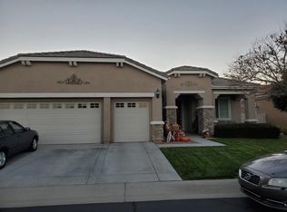 10288 Lakeshore Dr, Apple Valley, CA 92308
