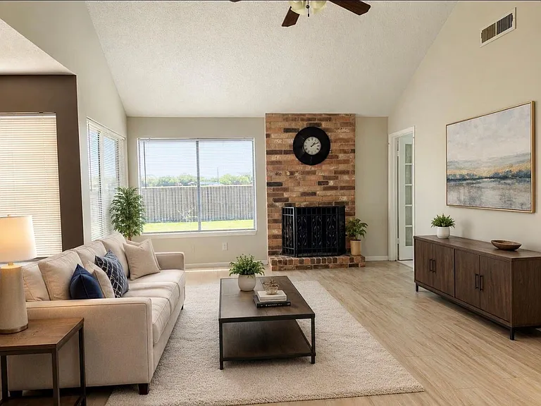 3023 Garden Ln — Photo 3