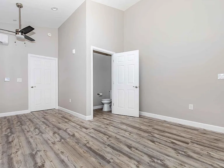 4401 Central Ave — Photo 45