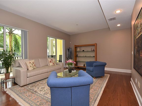 3rd image of 226 N Latitude Cir APT 305