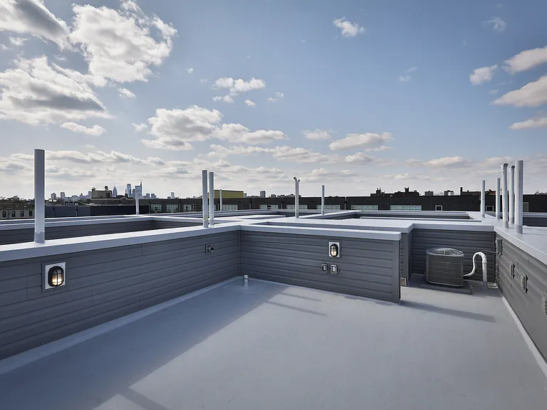 2445 N Front St #3 — Photo 22