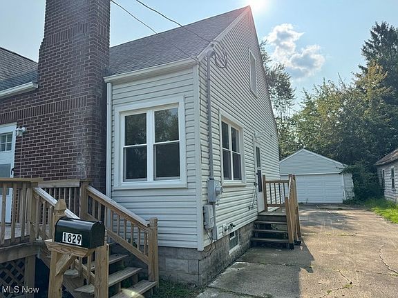 3rd image of 1829 Lexington Ave NW