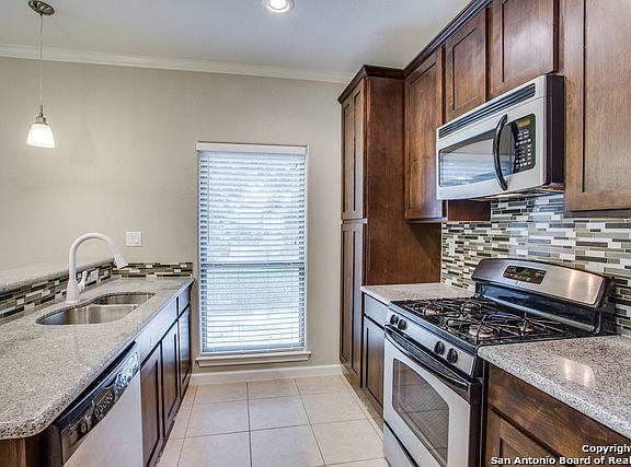 3rd image of 409 Quitman St