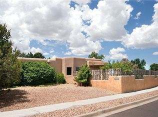 2912 Pasaje Del Herrero, Santa Fe, NM 87505