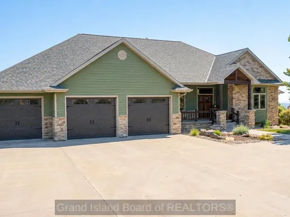 1804 Lifesong Cir, Hastings, NE 68901