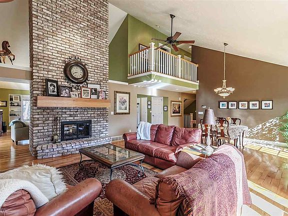 5th image of 2095 Crestwood Springs Dr