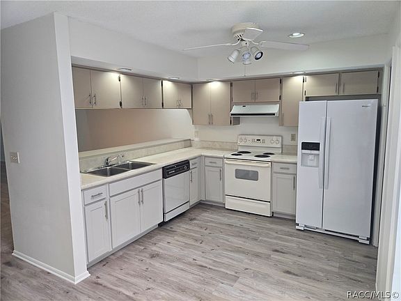 2nd image of 17 Seagrape St