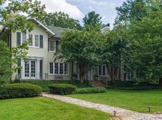 627 W Brow Rd, Lookout Mountain, TN 37350