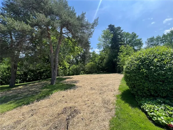 6536 Wilson Mills Rd, Mayfield Village, OH 44143