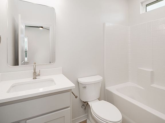 3rd image of 2113 Crest St