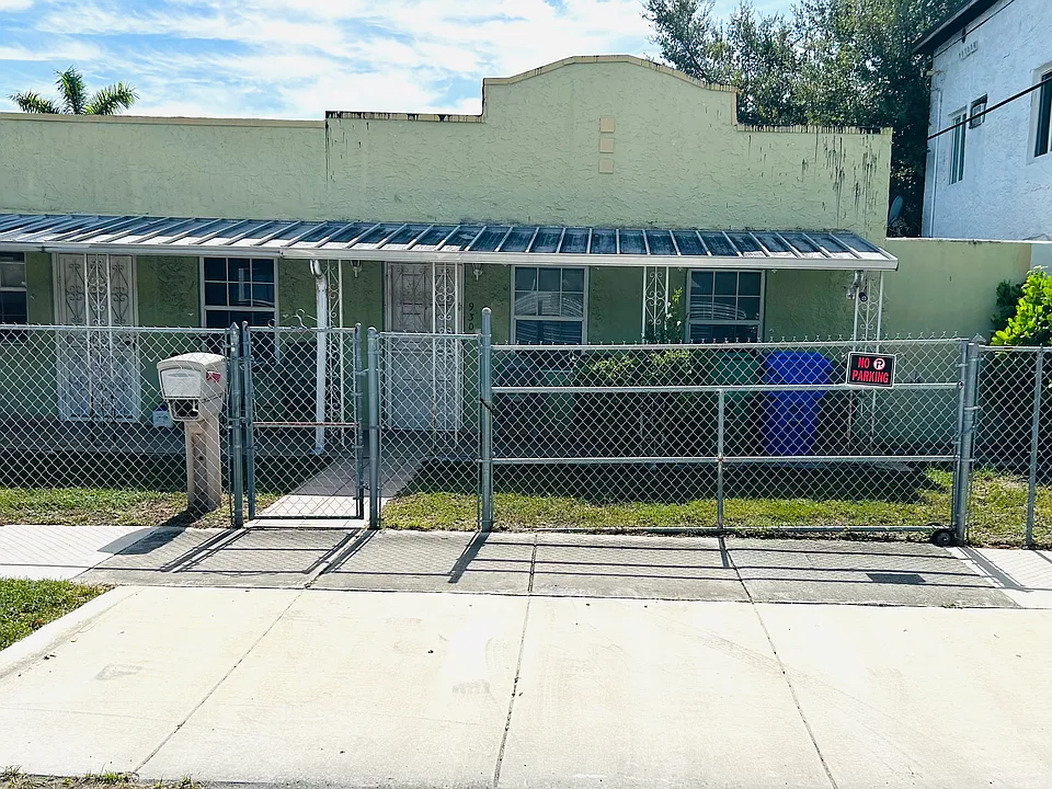 930 SW 18th Ave