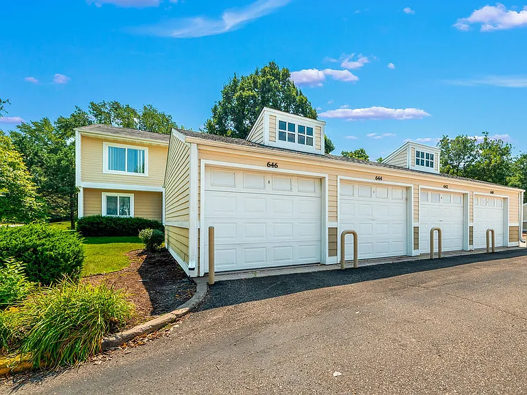 Chowen Bend Townhomes — Photo 16