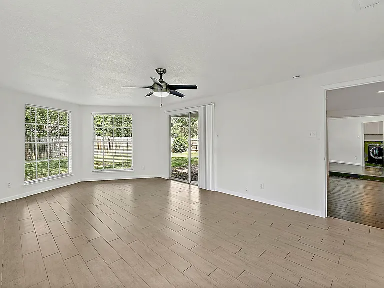 1702 Colony Creek Dr — Photo 15