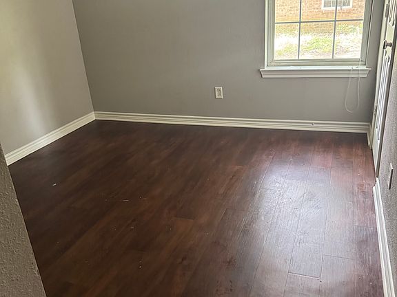4th image of 206 W Sycamore Ln Unit A