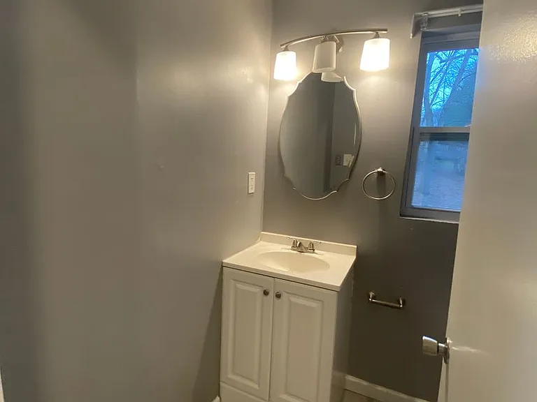 5518 N Broadway St — Photo 9