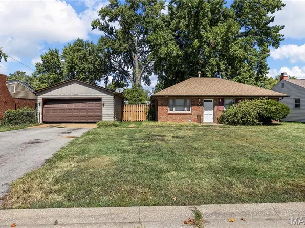 11245 Saint Clement Ln, Saint Ann, MO 63074