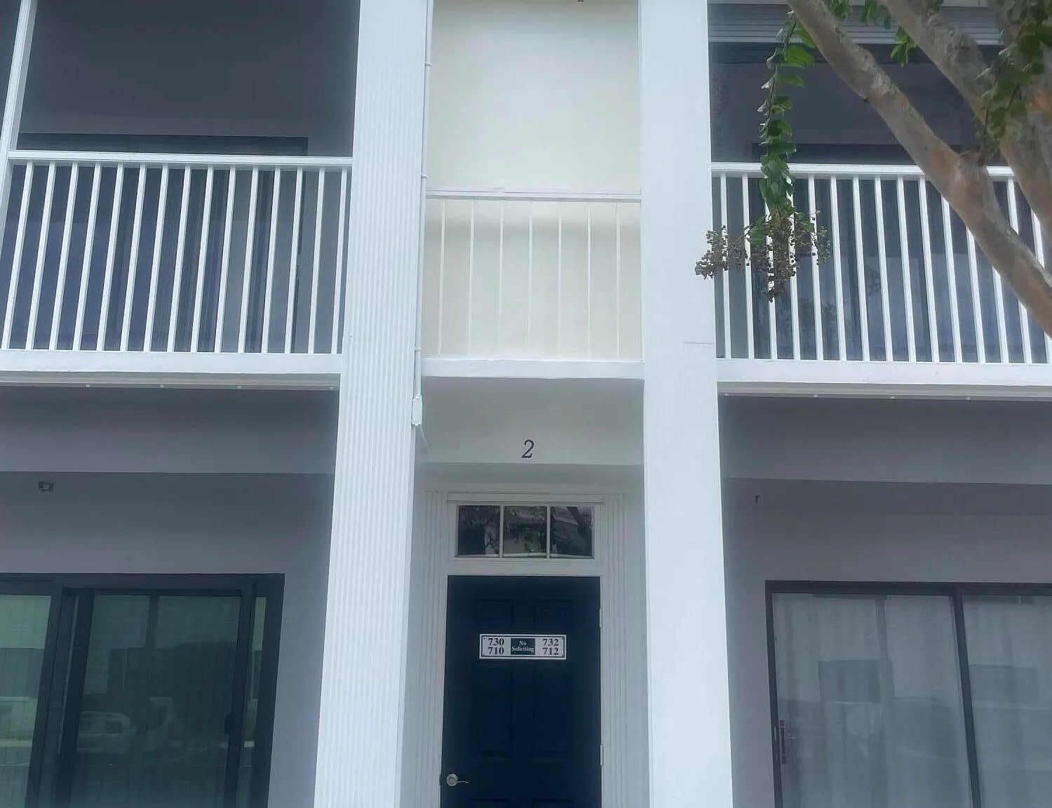 2 bed, 2.0 bath, 966 sqft, $2,100 — Photo 2