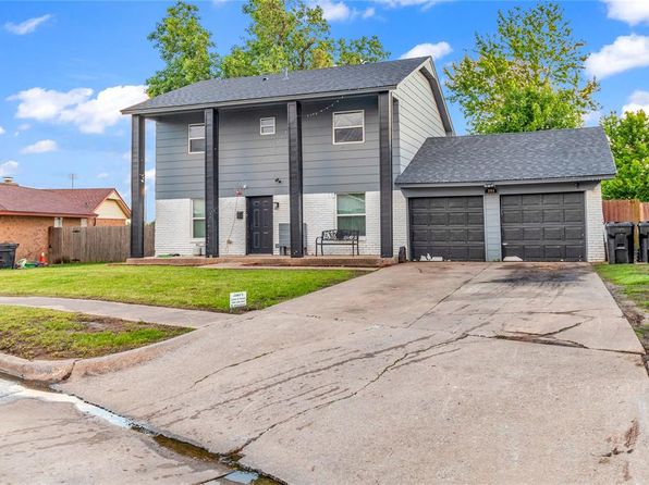 904 NE 4th St, Moore, OK 73160